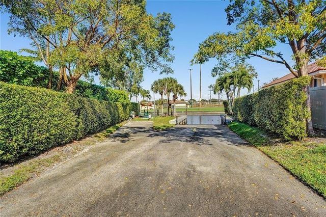 2030 SW 62nd Avenue, Plantation, FL 33317