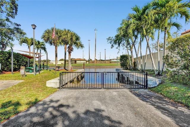2030 SW 62nd Avenue, Plantation, FL 33317
