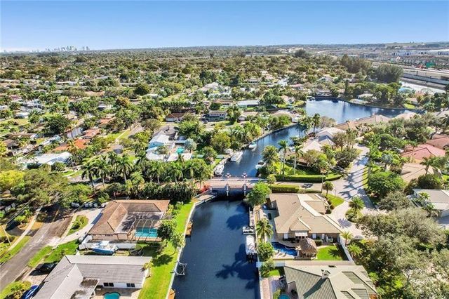 2030 SW 62nd Avenue, Plantation, FL 33317