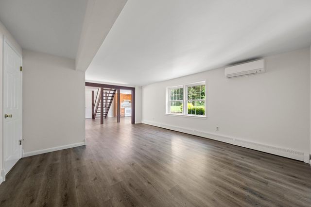 8 Anna D Court, Hopewell Junction, NY 12533