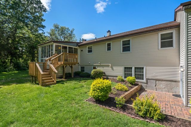 8 Anna D Court, Hopewell Junction, NY 12533