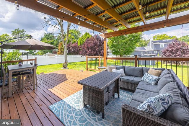 5 CAMBRIDGE DR, West Deptford, NJ 08096