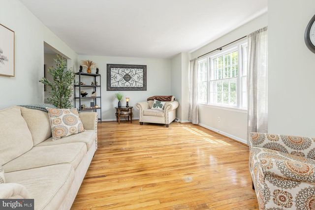 5 CAMBRIDGE DR, West Deptford, NJ 08096