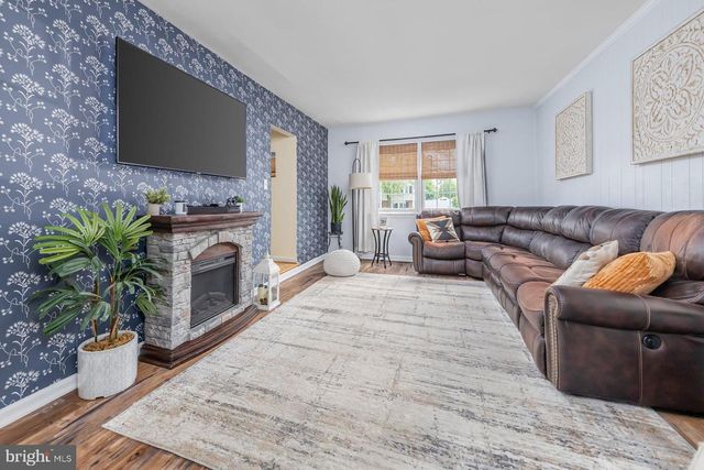 5 CAMBRIDGE DR, West Deptford, NJ 08096