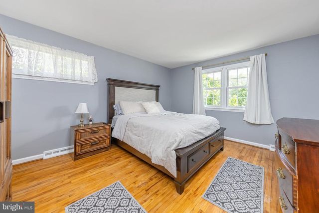 5 CAMBRIDGE DR, West Deptford, NJ 08096