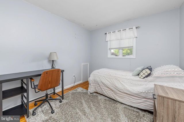 5 CAMBRIDGE DR, West Deptford, NJ 08096