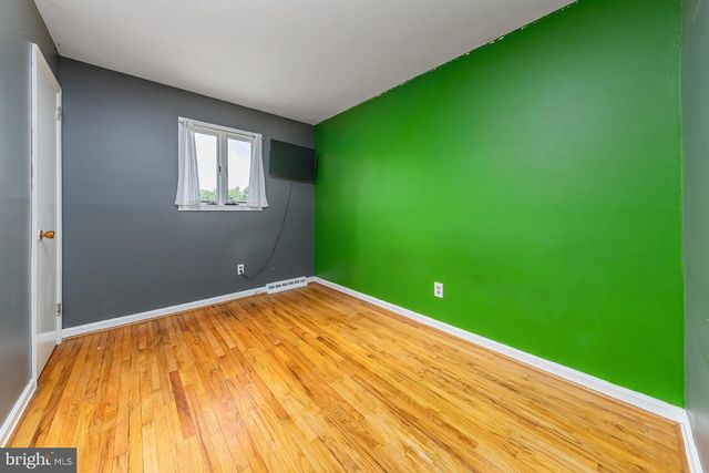 5 CAMBRIDGE DR, West Deptford, NJ 08096