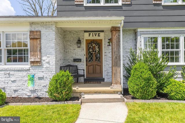5 CAMBRIDGE DR, West Deptford, NJ 08096