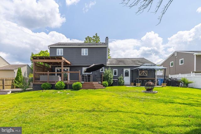 5 CAMBRIDGE DR, West Deptford, NJ 08096