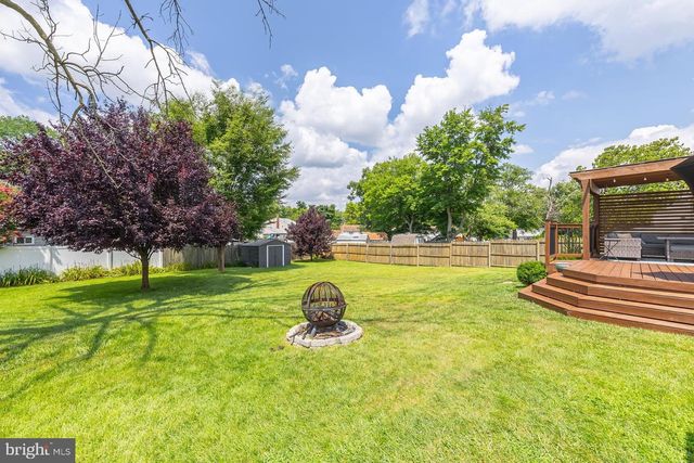 5 CAMBRIDGE DR, West Deptford, NJ 08096