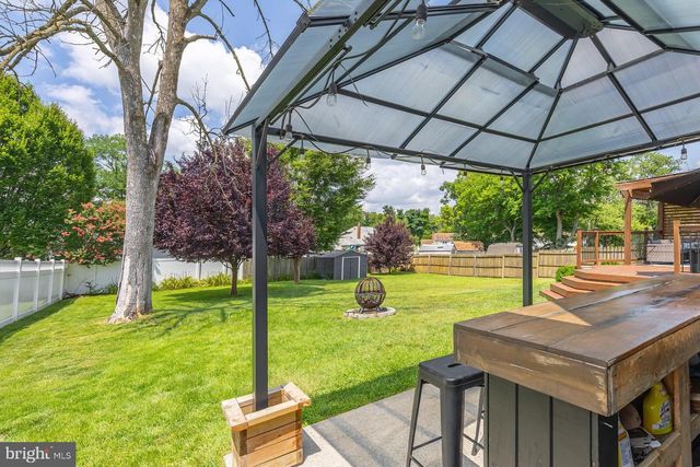 5 CAMBRIDGE DR, West Deptford, NJ 08096