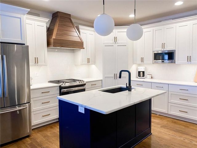 5724 N Kirkwood Avenue, Kansas City, MO 64151