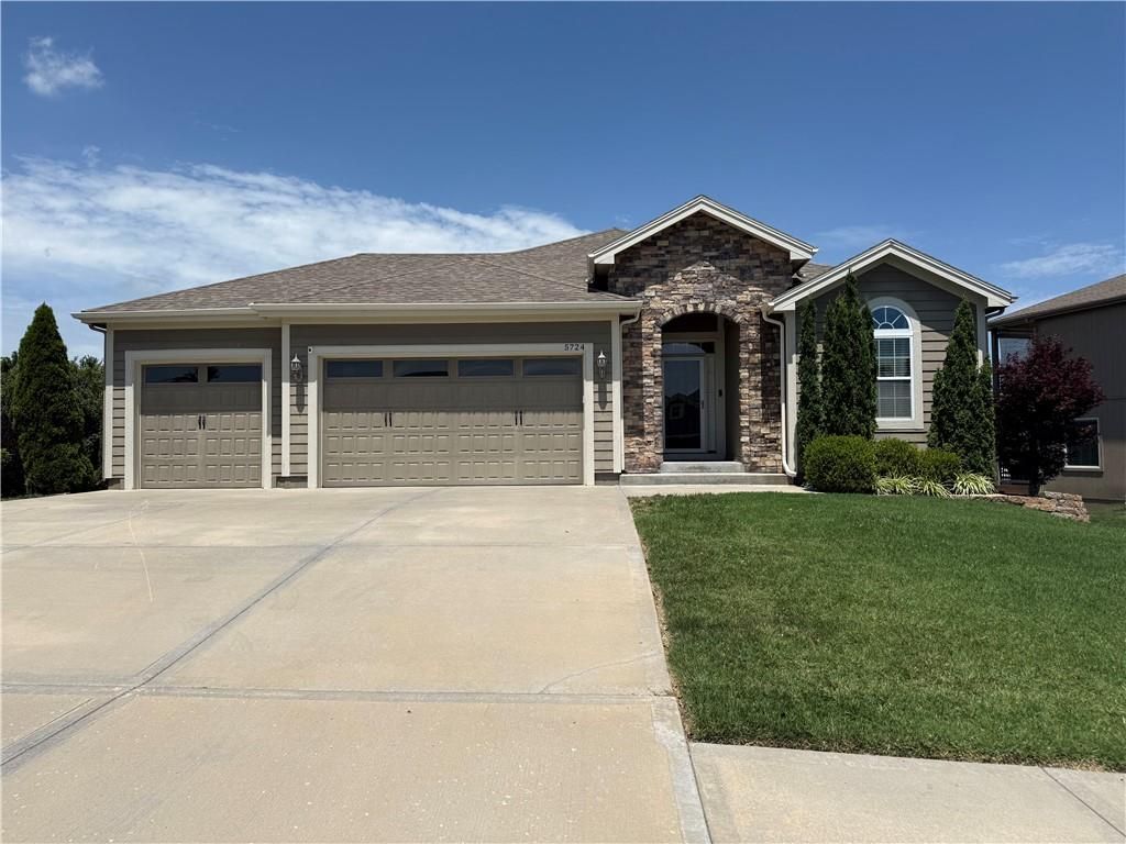 5724 N Kirkwood Avenue, Kansas City, MO 64151