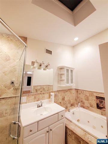 48 Henry Avenue 1, Palisades Park, NJ 07650