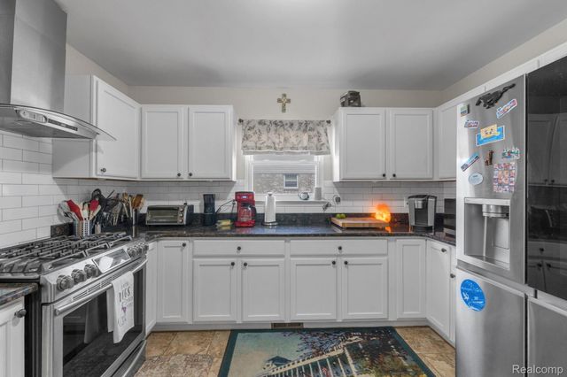 20104 Candace Drive, Rockwood, MI 48173
