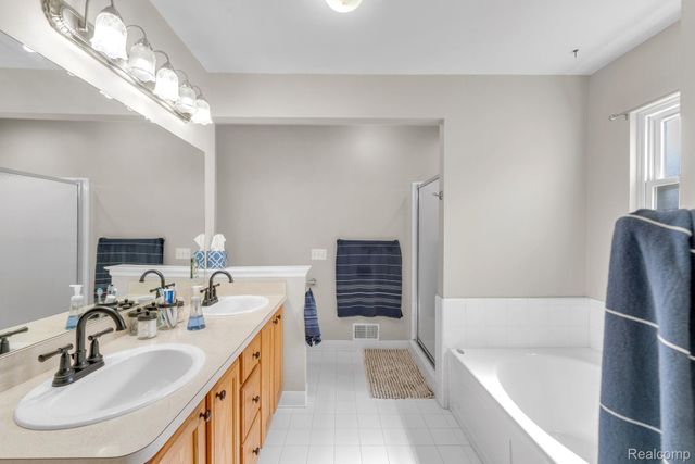 20104 Candace Drive, Rockwood, MI 48173