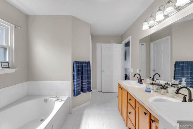20104 Candace Drive, Rockwood, MI 48173
