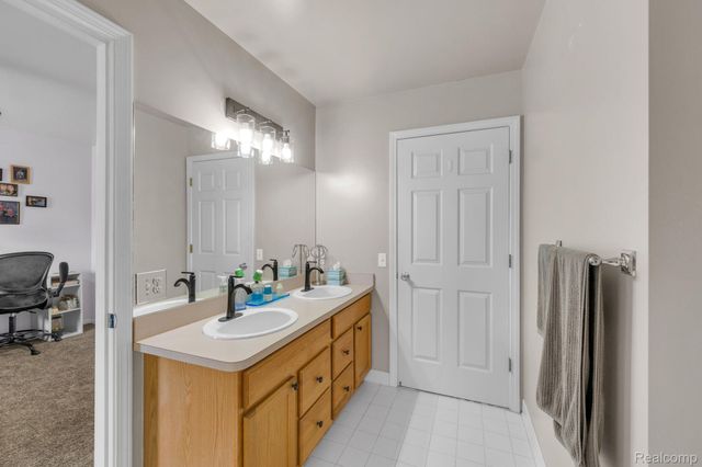 20104 Candace Drive, Rockwood, MI 48173