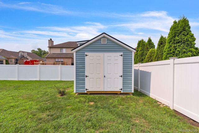 20104 Candace Drive, Rockwood, MI 48173