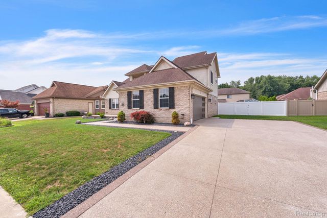 20104 Candace Drive, Rockwood, MI 48173