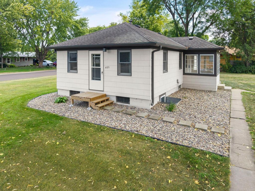409 Clay Street S, Shakopee, MN 55379
