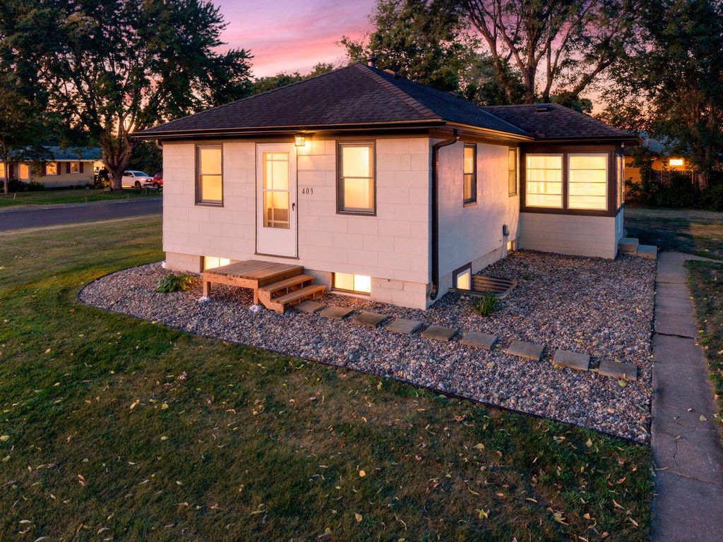 409 Clay Street S, Shakopee, MN 55379 — photo 2