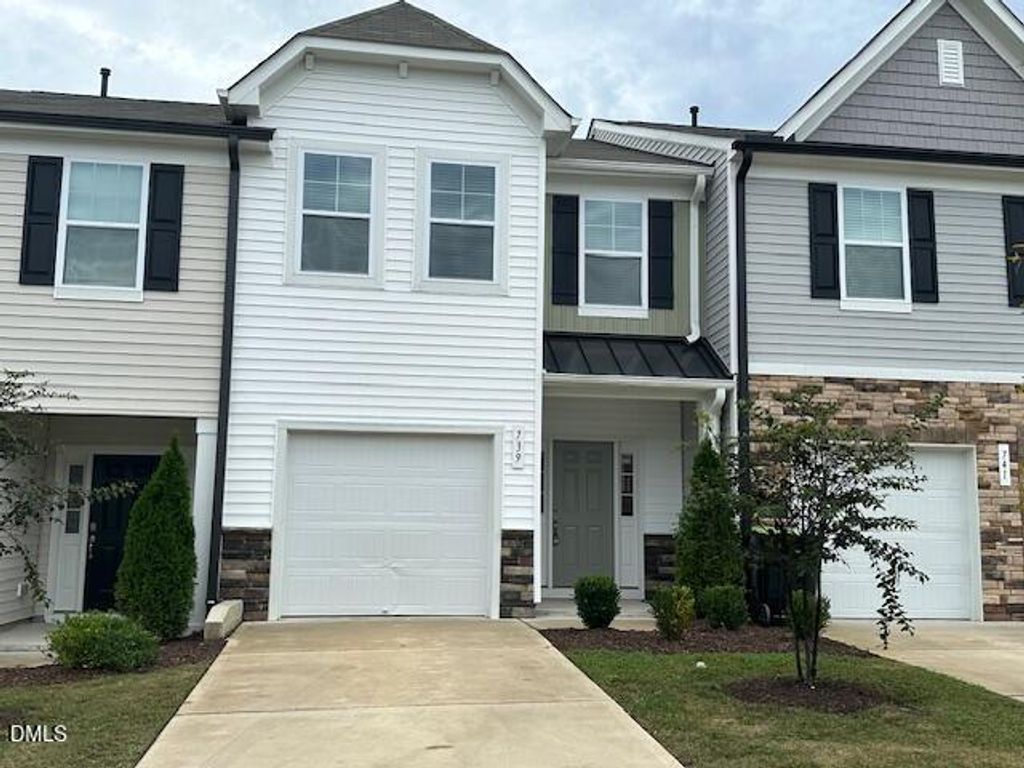 739 Ridge Cliff Lane, Zebulon, NC 27597