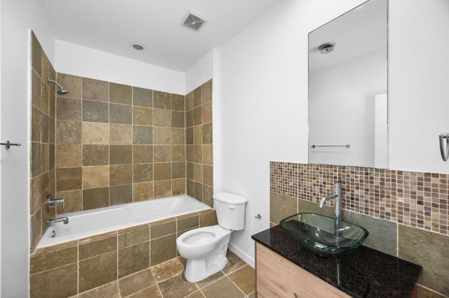 5632 Kiam Street C, Houston, TX 77007