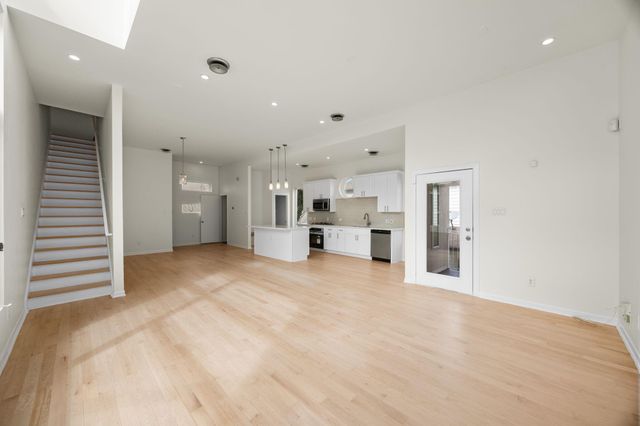 5632 Kiam Street C, Houston, TX 77007