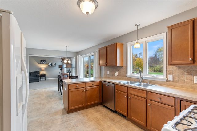 842 Bannerwood Drive, Webster, NY 14519