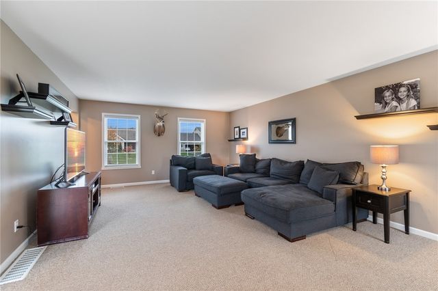 842 Bannerwood Drive, Webster, NY 14519