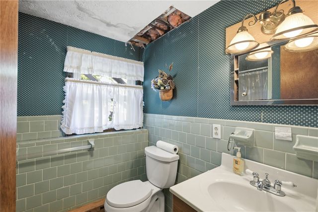 18 Continental Drive, Middletown, RI 02842