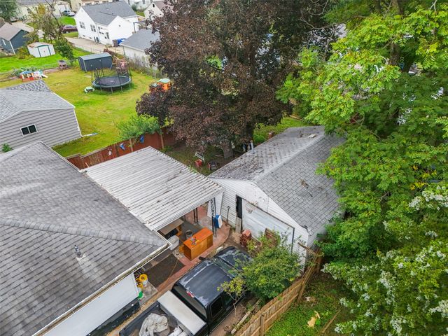 1518 E 32nd Street, Des Moines, IA 50317