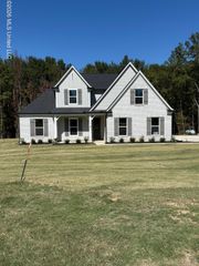 309 Centerline Roper Loop, Byhalia, MS 38611