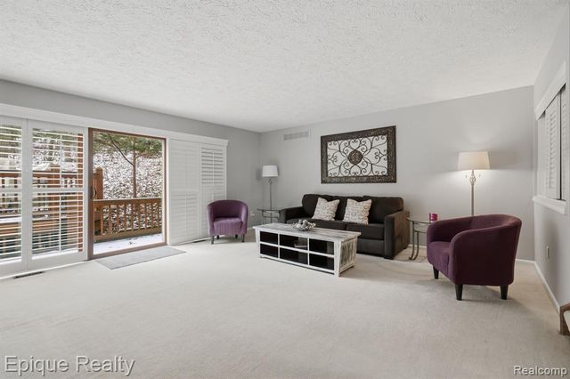 6607 Ridgeview Drive, Clarkston, MI 48346
