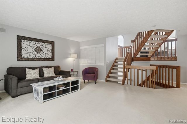 6607 Ridgeview Drive, Clarkston, MI 48346