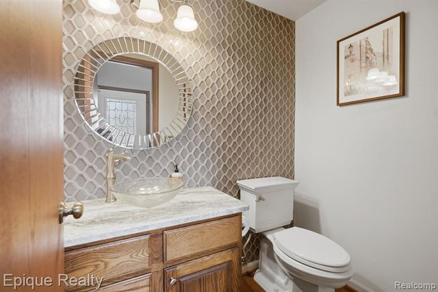 6607 Ridgeview Drive, Clarkston, MI 48346