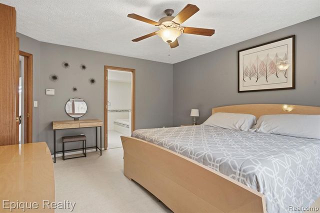 6607 Ridgeview Drive, Clarkston, MI 48346