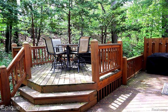 6607 Ridgeview Drive, Clarkston, MI 48346