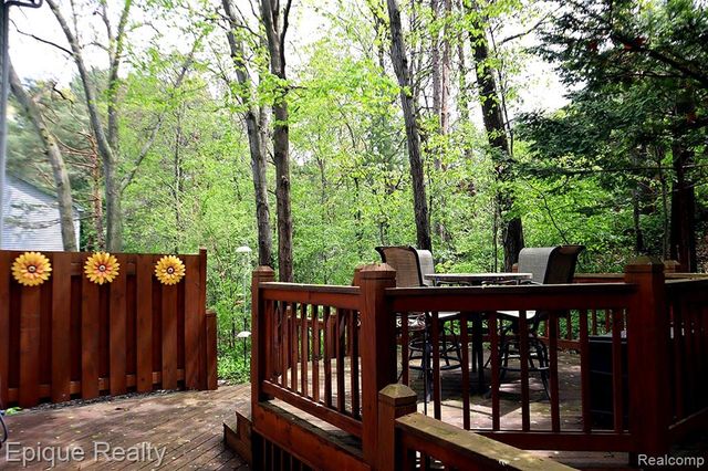 6607 Ridgeview Drive, Clarkston, MI 48346