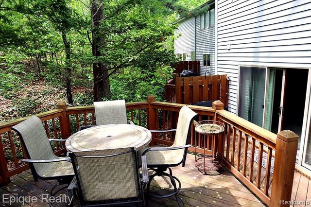 6607 Ridgeview Drive, Clarkston, MI 48346
