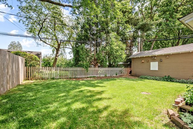 408 S Elmwood Drive, Aurora, IL 60506