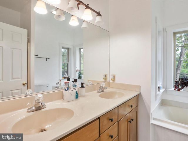 5708 STRASBURG RD, Strasburg, VA 22657