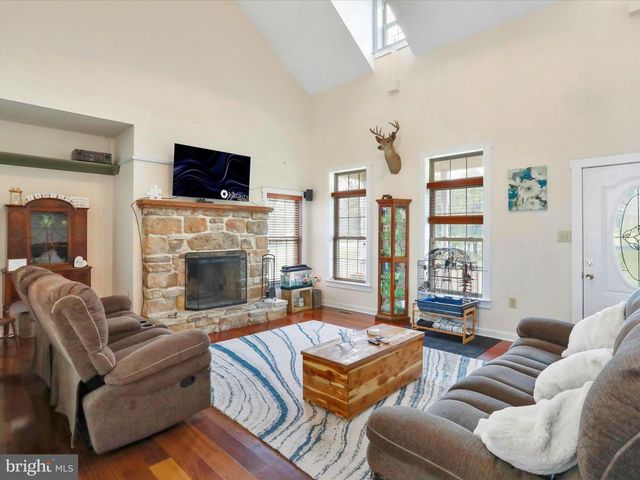 5708 STRASBURG RD, Strasburg, VA 22657