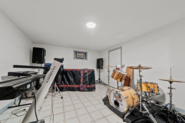 79 Johnson St, Lynn, MA 01902
