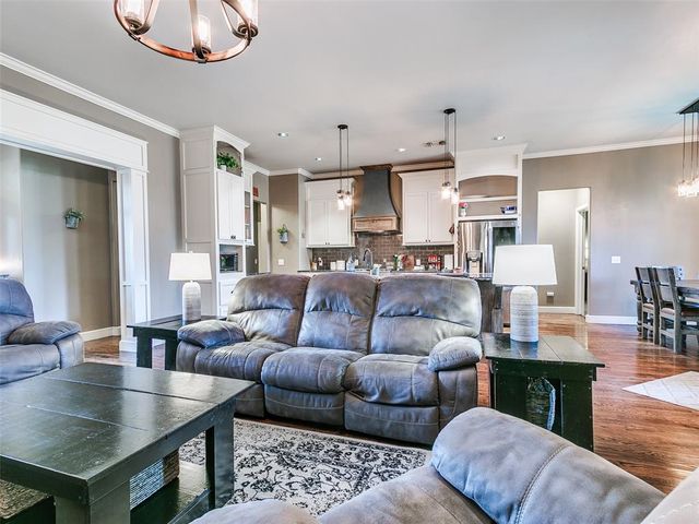 9009 NW 85th Street, Yukon, OK 73099