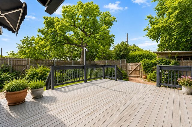 953 Myrta St, Kerrville, TX 78028