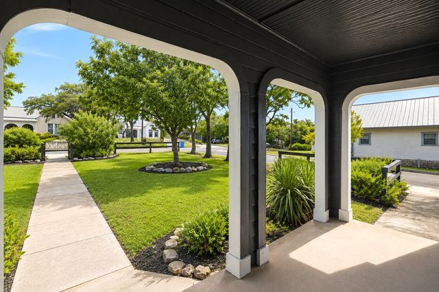 953 Myrta St, Kerrville, TX 78028