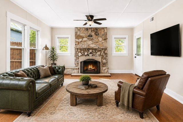 953 Myrta St, Kerrville, TX 78028