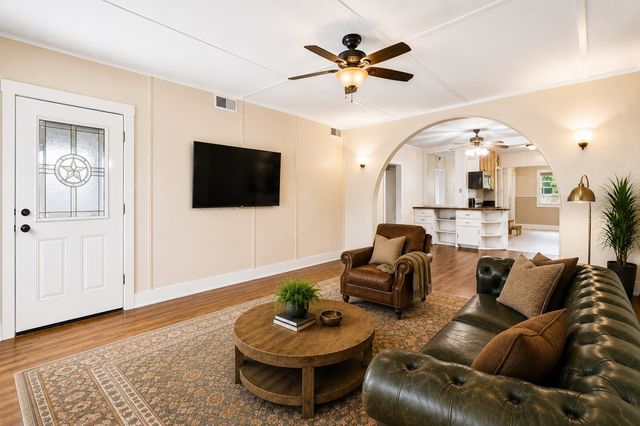 953 Myrta St, Kerrville, TX 78028